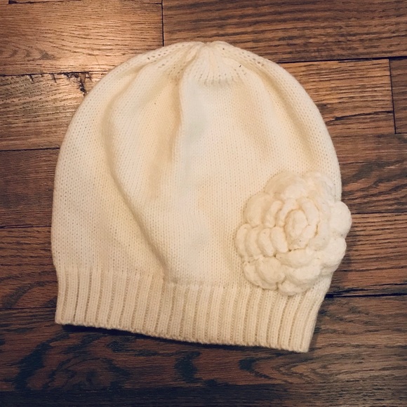 Forever 21 Accessories - Forever 21 Hat with Crochet Flower